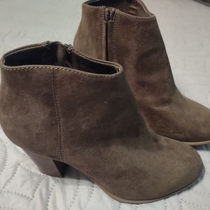 Size 6 olive green boots